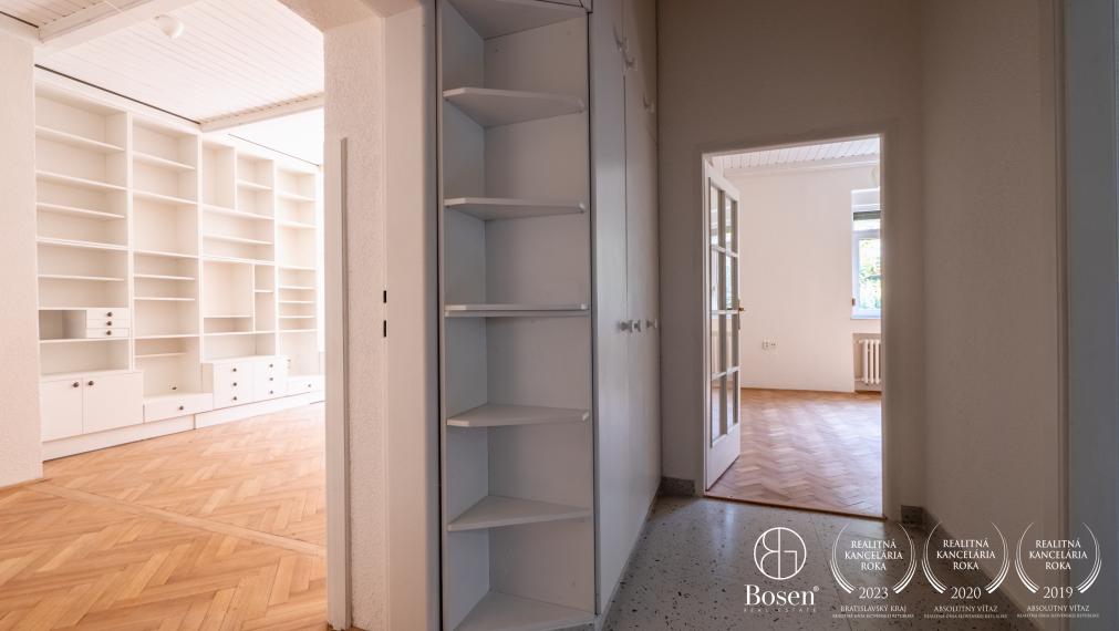 BOSEN | Priestranný 3 izb. byt so záhradou a garážou, ulica Holubyho, m.č. Staré Mesto, 80 m2