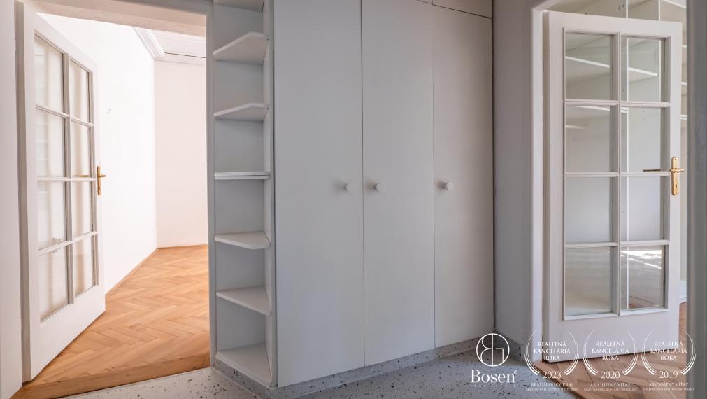 BOSEN | Priestranný 3 izb. byt so záhradou a garážou, ulica Holubyho, m.č. Staré Mesto, 80 m2