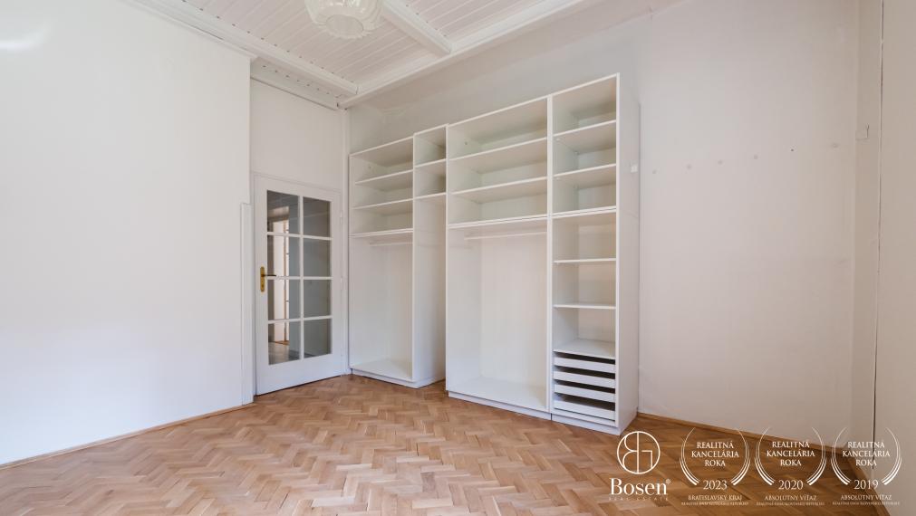 BOSEN | Priestranný 3 izb. byt so záhradou a garážou, ulica Holubyho, m.č. Staré Mesto, 80 m2
