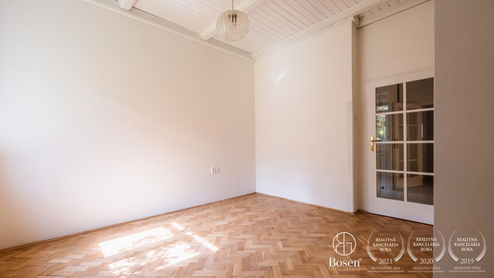 BOSEN | Priestranný 3 izb. byt so záhradou a garážou, ulica Holubyho, m.č. Staré Mesto, 80 m2