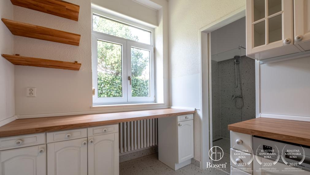 BOSEN | Priestranný 3 izb. byt so záhradou a garážou, ulica Holubyho, m.č. Staré Mesto, 80 m2