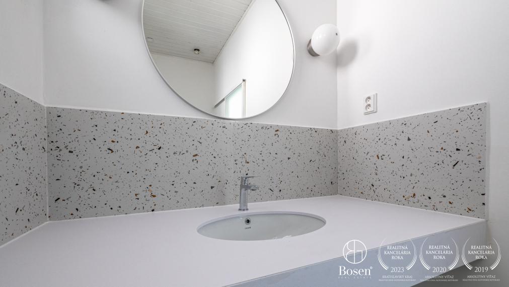 BOSEN | Priestranný 3 izb. byt so záhradou a garážou, ulica Holubyho, m.č. Staré Mesto, 80 m2