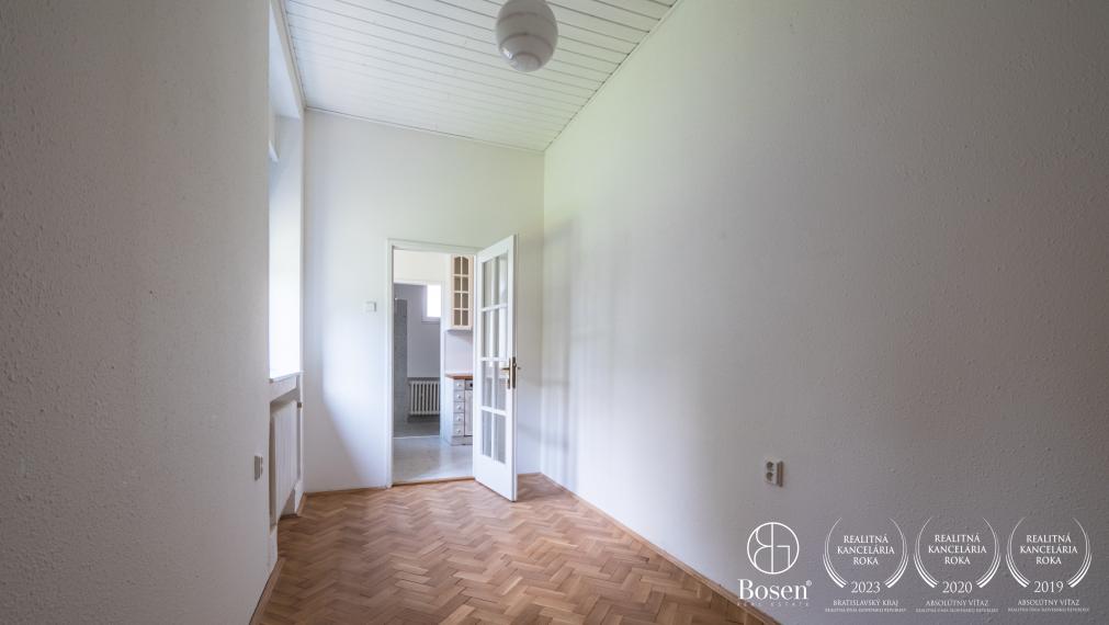 BOSEN | Priestranný 3 izb. byt so záhradou a garážou, ulica Holubyho, m.č. Staré Mesto, 80 m2