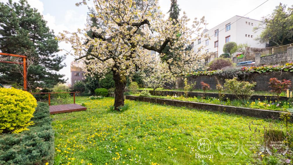 BOSEN | Priestranný 3 izb. byt so záhradou a garážou, ulica Holubyho, m.č. Staré Mesto, 80 m2