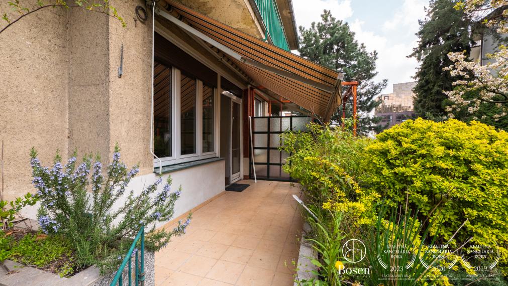 BOSEN | Priestranný 3 izb. byt so záhradou a garážou, ulica Holubyho, m.č. Staré Mesto, 80 m2