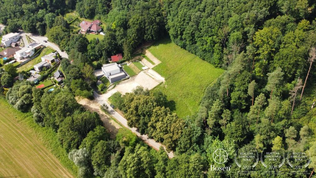 BOSEN | Stavebný pozemok 2108 m2 - Trenčín časť Opatová