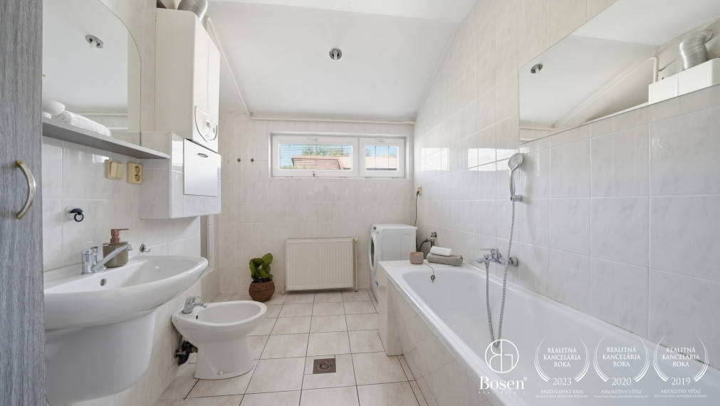 BOSEN | 8 izbový rodinný dom s dvoma bytovými jednotkami, Bratislava - Karlova Ves