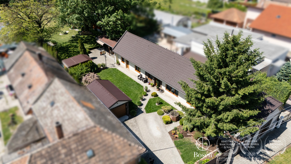 BOSEN | Priestranný 4-izbový rodinný dom s čarovnou záhradou, Michal na Ostrove