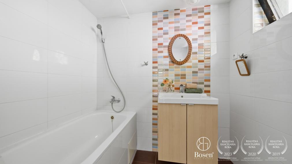 BOSEN | Stavebný pozemok s výhľadom a pôvodnou chatou, Záhorská Bystrica, 1 021 m²