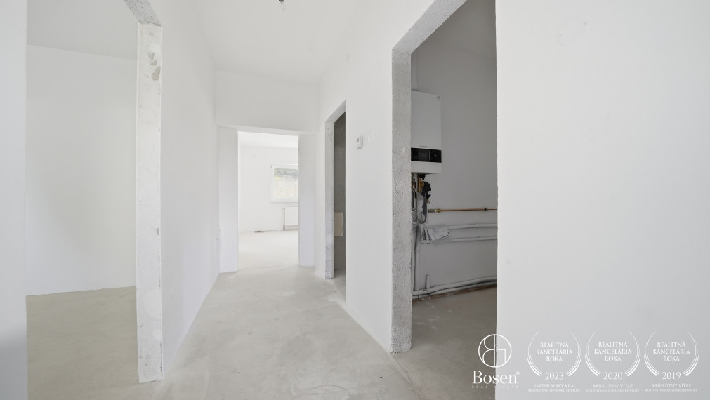 BOSEN | Rodinný dom po rekonštrukcii s možnosťou dokončenia podľa vlastných predstáv, 170 m²