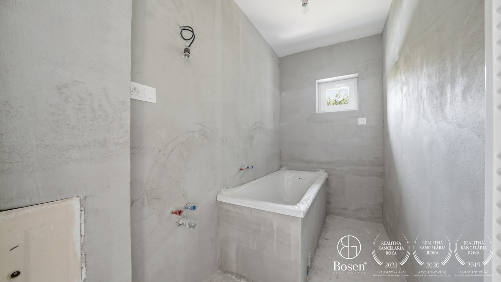 BOSEN | Rodinný dom po rekonštrukcii s možnosťou dokončenia podľa vlastných predstáv, 170 m²