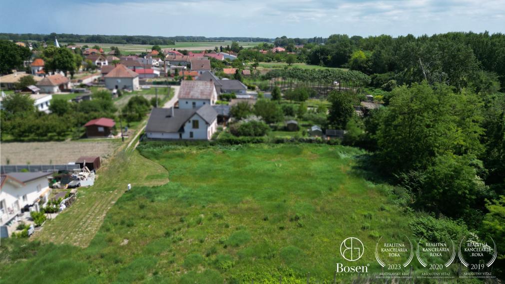 BOSEN| stavebný pozemok v obci Ňárad neďaleko Gabčíkova,  1173 m2
