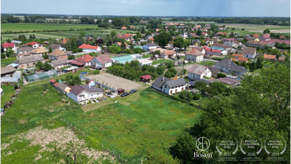 BOSEN| stavebný pozemok v obci Ňárad neďaleko Gabčíkova,  1173 m2