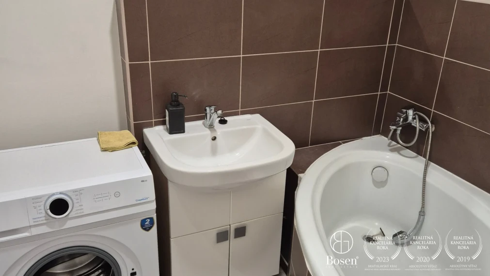 Prenájom 2,5-izbového bytu, Narcisová ulica