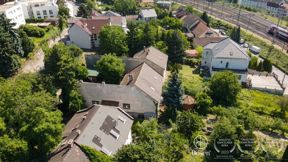 BOSEN | 8 izbový RD s možnosťou vybudovania 3 bytových jednotiek