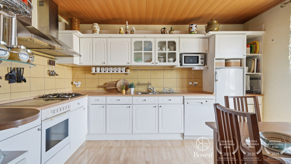 BOSEN | 7 izbový rodinný dom na pozemku 4 099 m², Kopčany