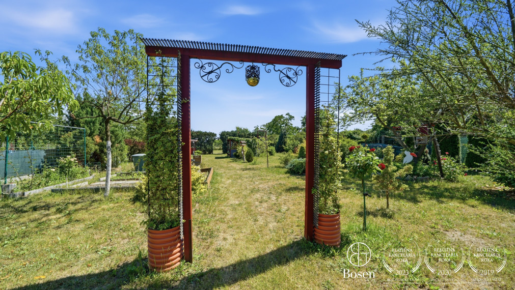 BOSEN | 7 izbový rodinný dom na pozemku 4 099 m², Kopčany