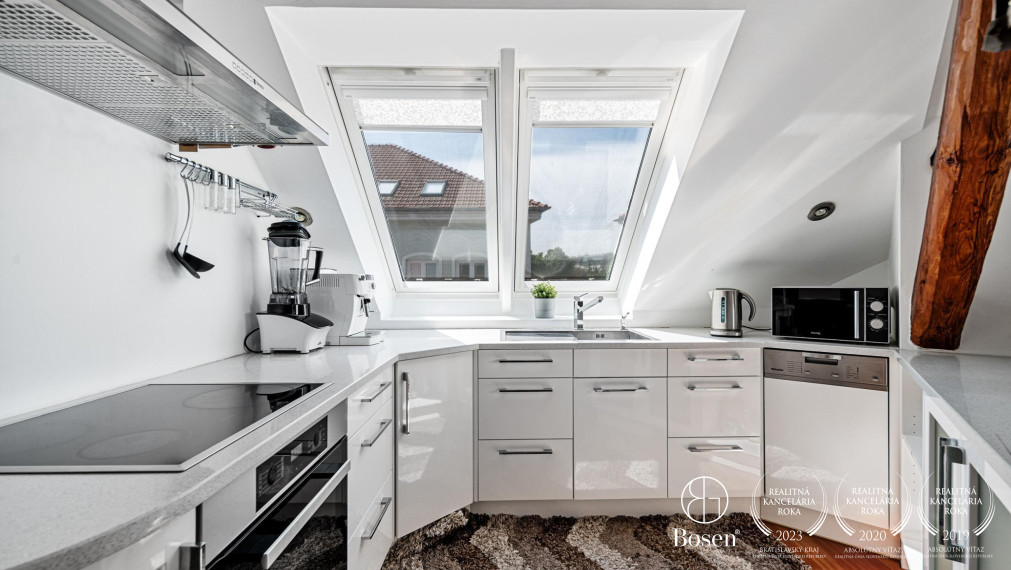 BOSEN| 3 izbový byt, možnosť prerobiť na 4 izbový, 114m2, vlastný plynový kotol, Leškova ul., Staré mesto