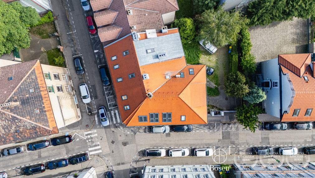 BOSEN| 3 izbový byt, možnosť prerobiť na 4 izbový, 114m2, vlastný plynový kotol, Leškova ul., Staré mesto