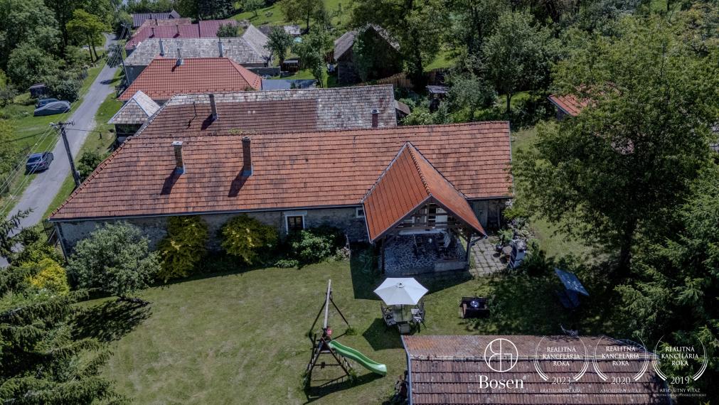 BOSEN | Na predaj rozprávkový rodinný dom v obci Lentvora.