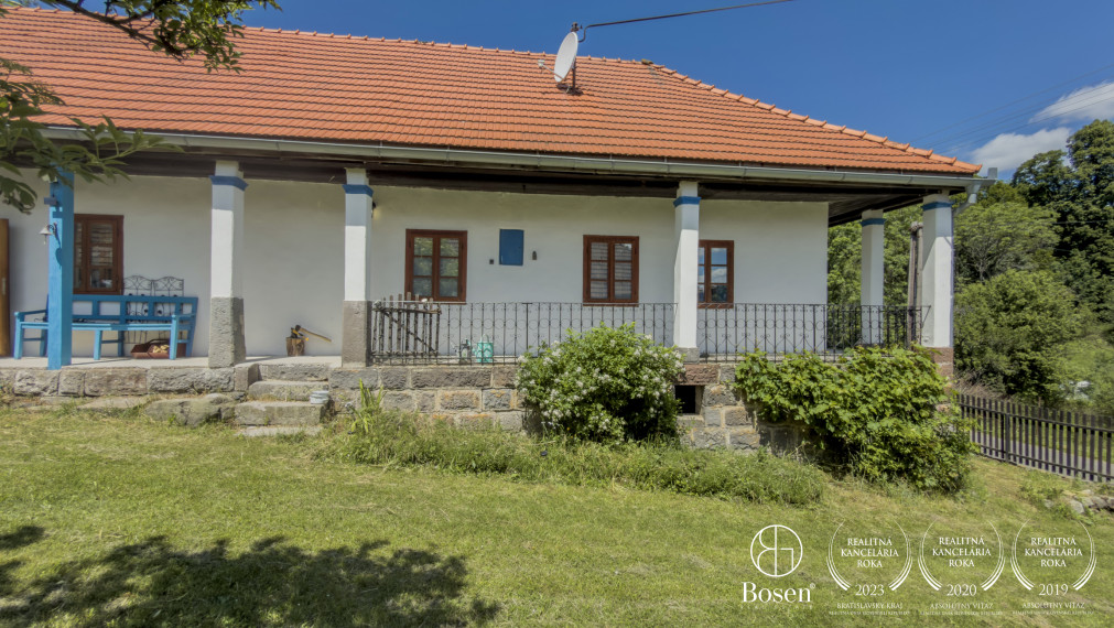BOSEN | Na predaj rozprávkový rodinný dom v obci Lentvora.