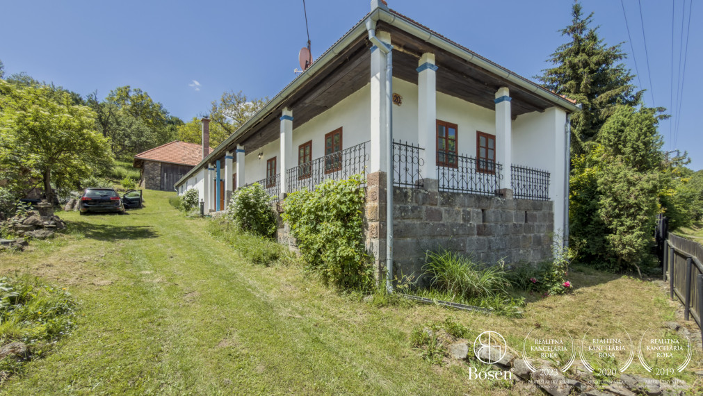 BOSEN | Na predaj rozprávkový rodinný dom v obci Lentvora.