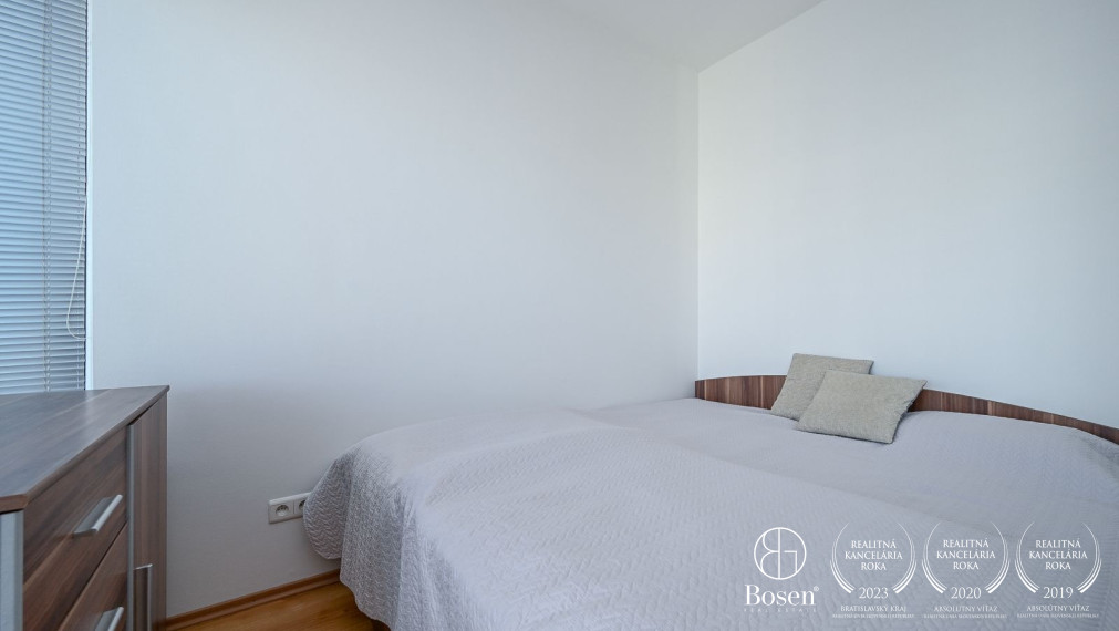 BOSEN | Kompletne zariadený 2 izbový byt s parkovaním  a balkónom – Ružinov, 72,50 m²