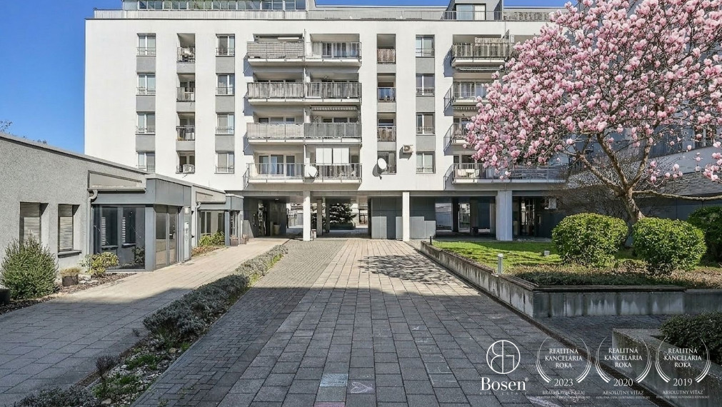BOSEN | Kompletne zariadený 2 izbový byt s parkovaním  a balkónom – Ružinov, 72,50 m²