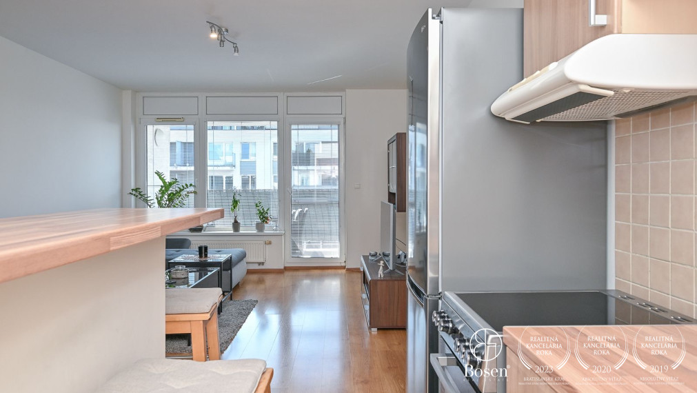 BOSEN | Kompletne zariadený 2 izbový byt s parkovaním  a balkónom – Ružinov, 72,50 m²