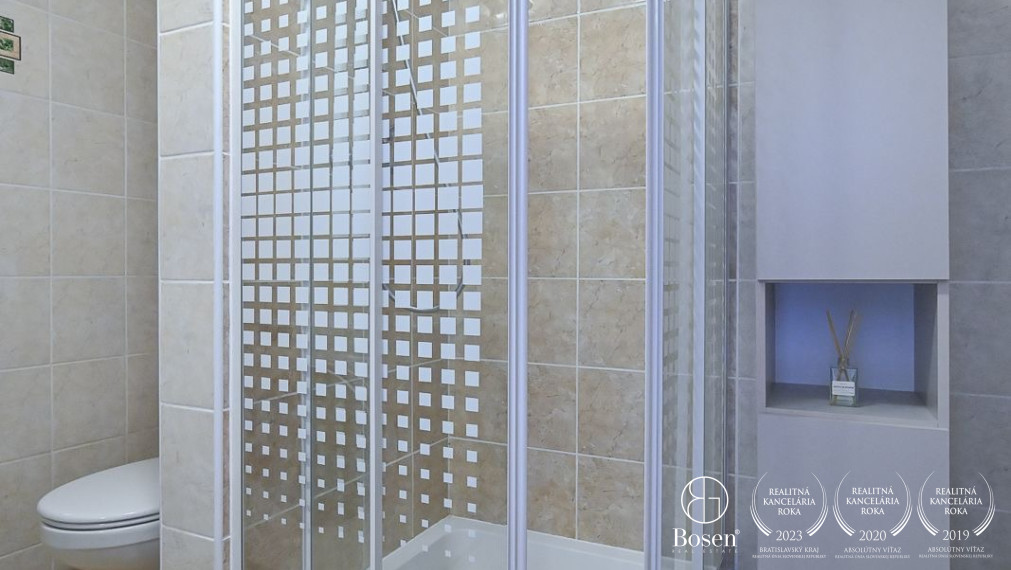 BOSEN | Kompletne zariadený 2 izbový byt s parkovaním  a balkónom – Ružinov, 72,50 m²