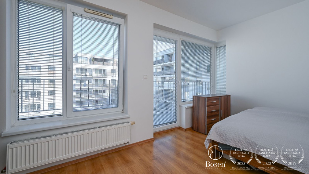 BOSEN | Kompletne zariadený 2 izbový byt s parkovaním  a balkónom – Ružinov, 72,50 m²