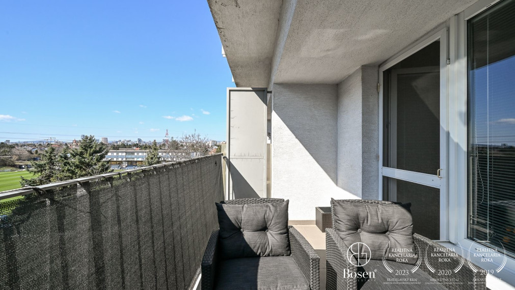BOSEN | Kompletne zariadený 2 izbový byt s parkovaním  a balkónom – Ružinov, 72,50 m²