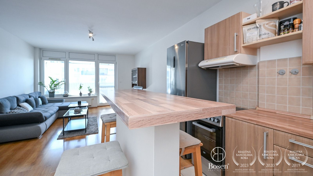 BOSEN | Kompletne zariadený 2 izbový byt s parkovaním  a balkónom – Ružinov, 72,50 m²