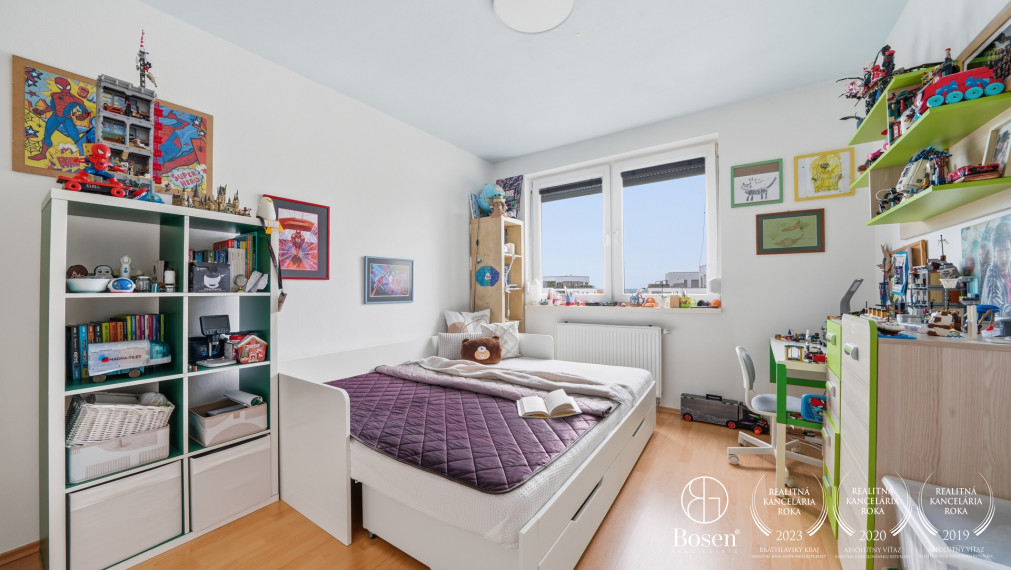 BOSEN GROUP | 3 izb. byt s terasou, balkónom a 2 park. miestami