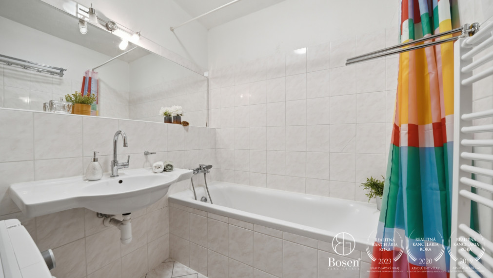 BOSEN GROUP | 3 izb. byt s terasou, balkónom a 2 park. miestami