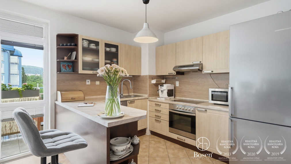 BOSEN GROUP | 3 izb. byt s terasou, balkónom a 2 park. miestami