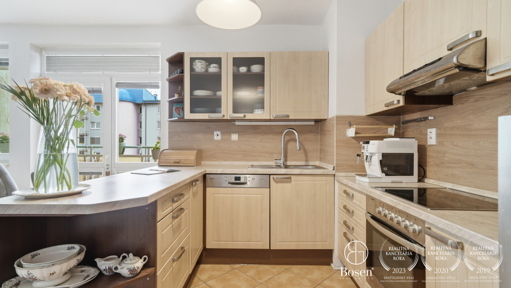 BOSEN GROUP | 3 izb. byt s terasou, balkónom a 2 park. miestami