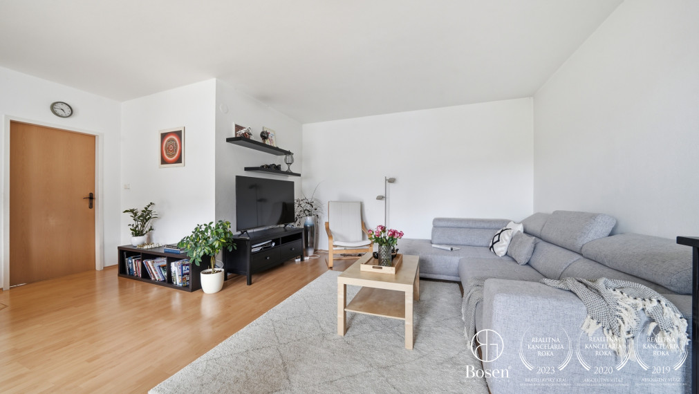 BOSEN GROUP | 3 izb. byt s terasou, balkónom a 2 park. miestami