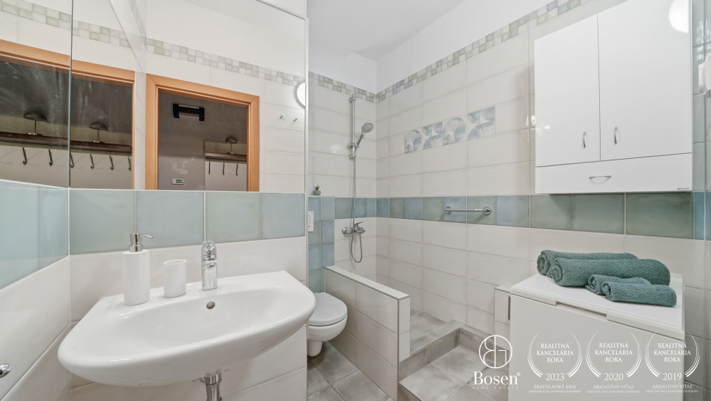 Pekný 2 izbový byt s loggiou, Bratislava - Podzáhradná