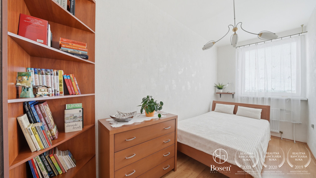 Pekný 2 izbový byt s loggiou, Bratislava - Podzáhradná
