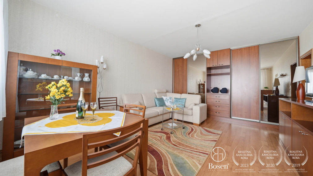 Pekný 2 izbový byt s loggiou, Bratislava - Podzáhradná
