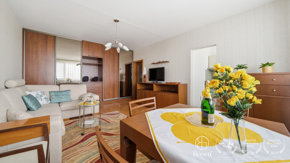 Pekný 2 izbový byt s loggiou, Bratislava - Podzáhradná