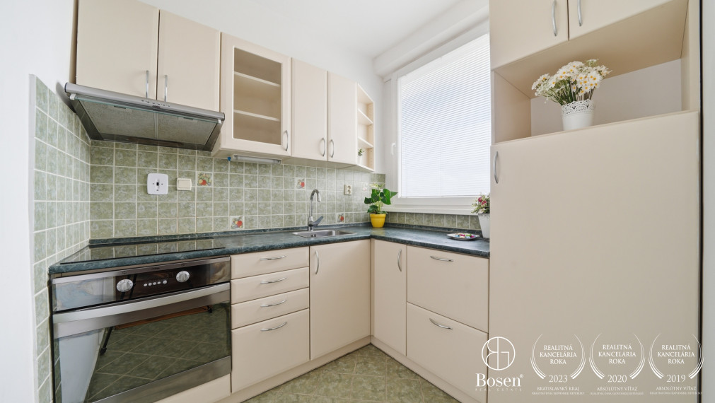 Pekný 2 izbový byt s loggiou, Bratislava - Podzáhradná