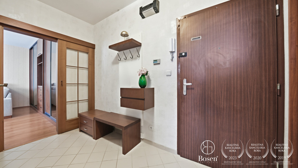 Pekný 2 izbový byt s loggiou, Bratislava - Podzáhradná