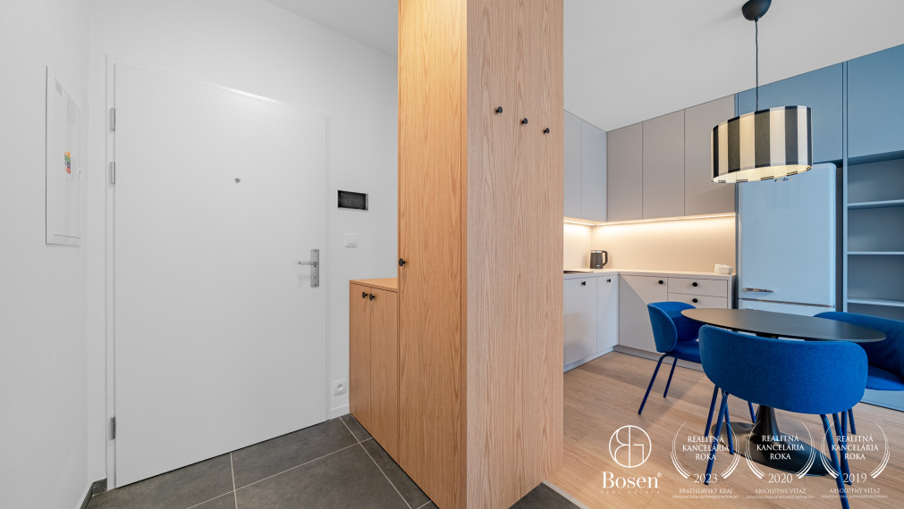 BOSEN | Prenájom 2 izbového bytu s predzáhradkou a bazénom, Špaldová, 80 m2