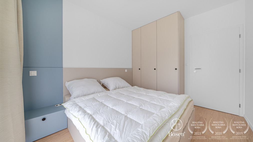 BOSEN | Prenájom 2 izbového bytu s predzáhradkou a bazénom, Špaldová, 80 m2