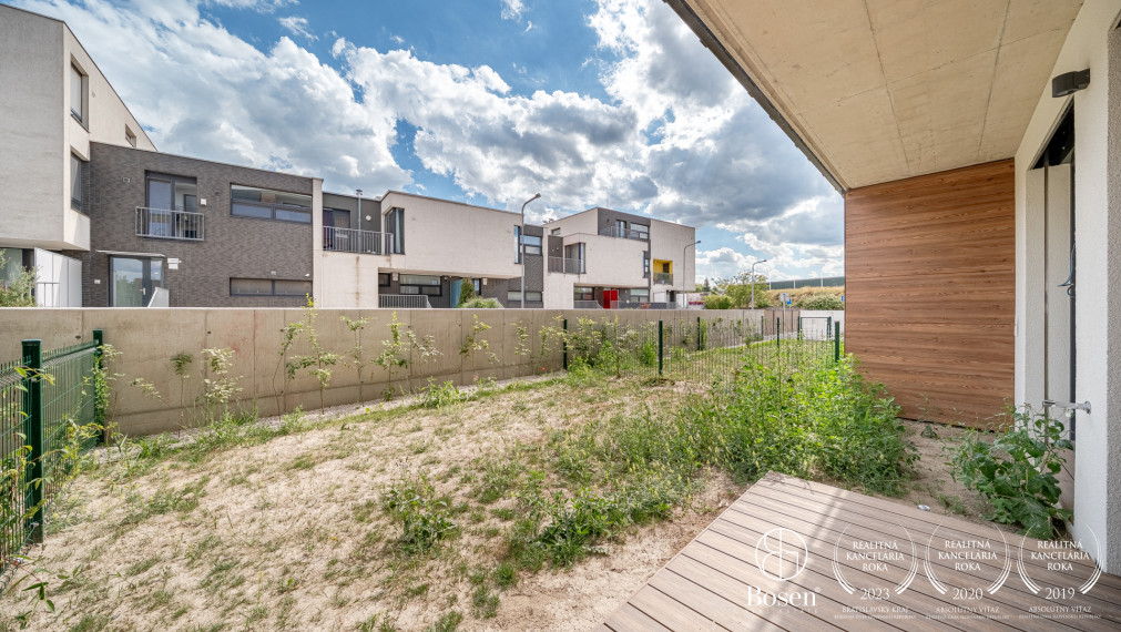 BOSEN | Prenájom 2 izbového bytu s predzáhradkou a bazénom, Špaldová, 80 m2