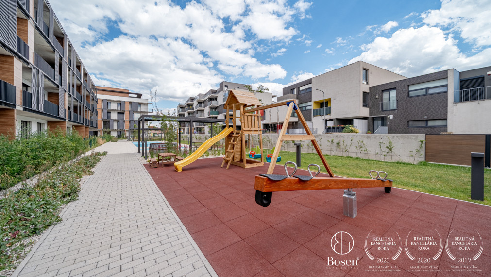 BOSEN | Prenájom 2 izbového bytu s predzáhradkou a bazénom, Špaldová, 80 m2