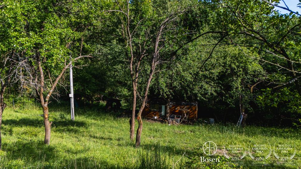 BOSEN | Rekreačný pozemok 4073 m² s maringotkou, studňou a elektrinou, Bukovec okres Myjava