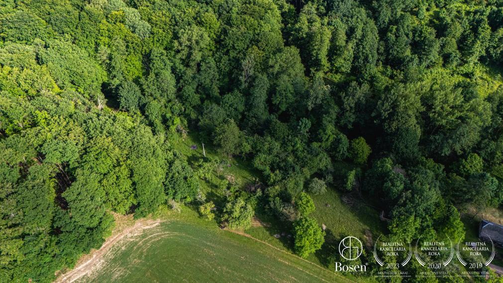 BOSEN | Rekreačný pozemok 4073 m² s maringotkou, studňou a elektrinou, Bukovec okres Myjava
